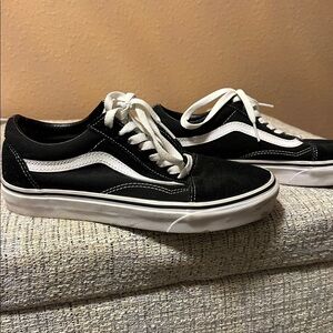 Unisex Euc Vans black with white stripes